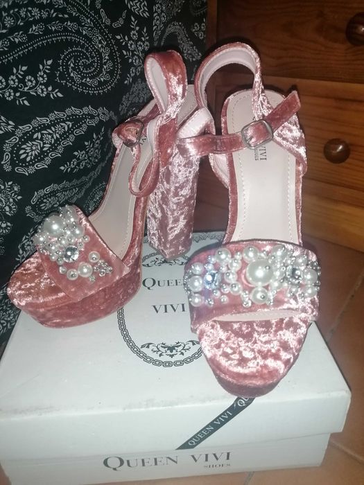 Sapatos veludo novos