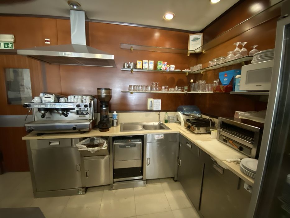 Vitrines + mesas + cadeiras