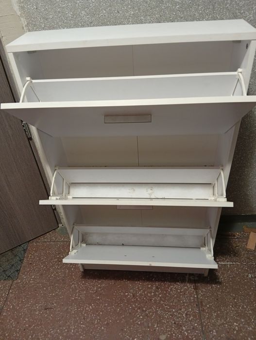 Biała szafka na buty