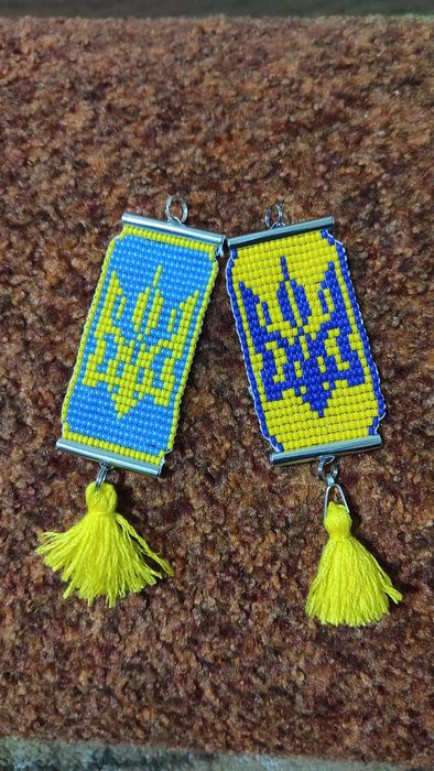 Патріотичні підвіски в авто