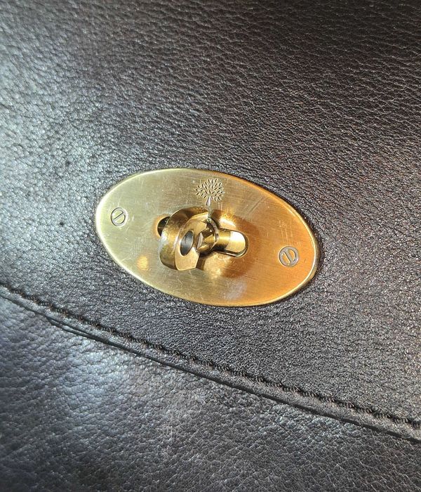 Skórzana czarna torebka listonoszka na ramię uniseks