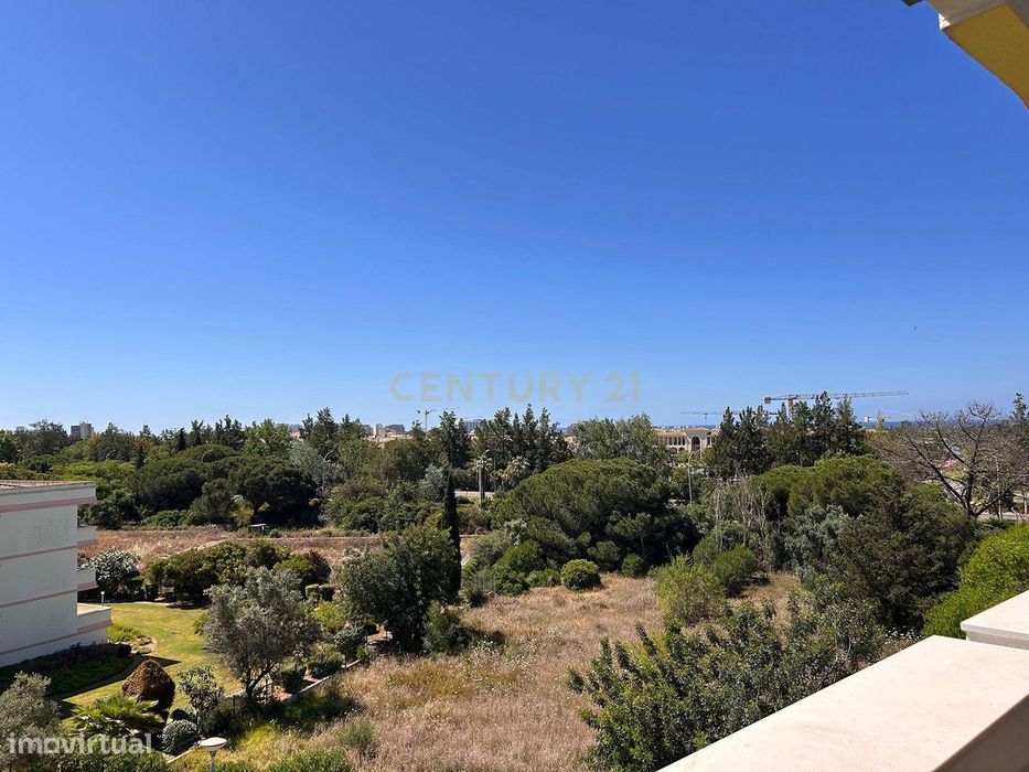 Apartamento T1 com varandas e vista mar no Parque das Amendoeiras — Vi