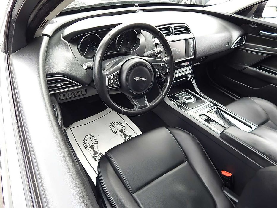 Jaguar XE 25t      2018