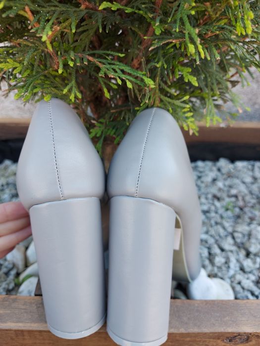 Buty szare na obcasie/słupku rozmiar 36