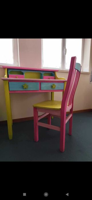 Conjunto de mobília de quarto de criança.