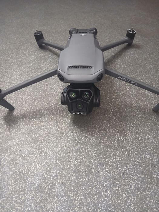 DJI Mavic 3 Pro .