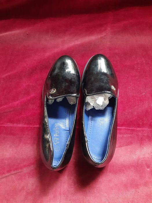 Женские  туфли  лакерованые  новые.