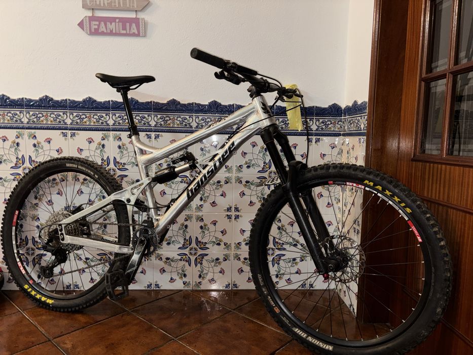 Bicicleta enduro Banshee