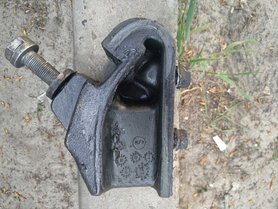 Подушка двигуна MERCEDES-BENZ A6152400317