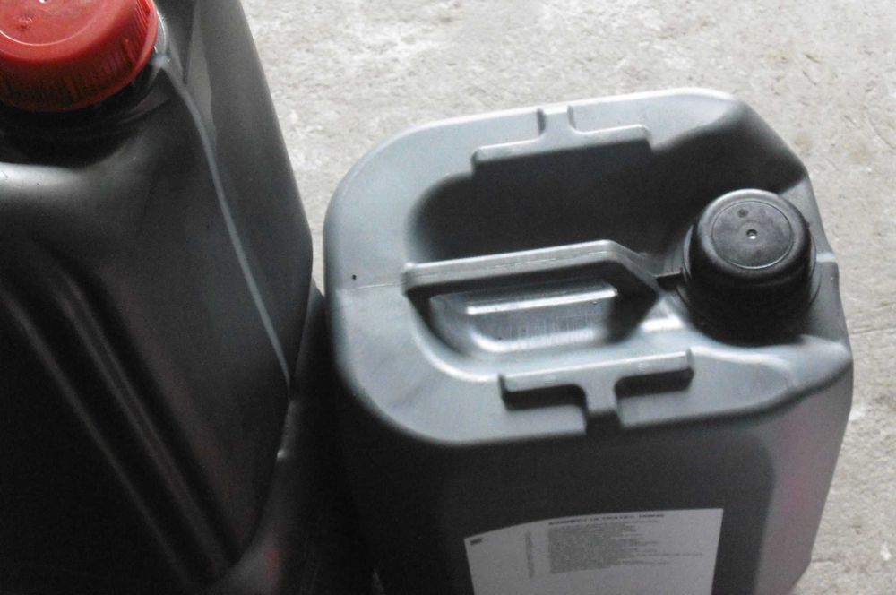 Bańki plastikowe pojemniki po oleju silnikowym 20l
