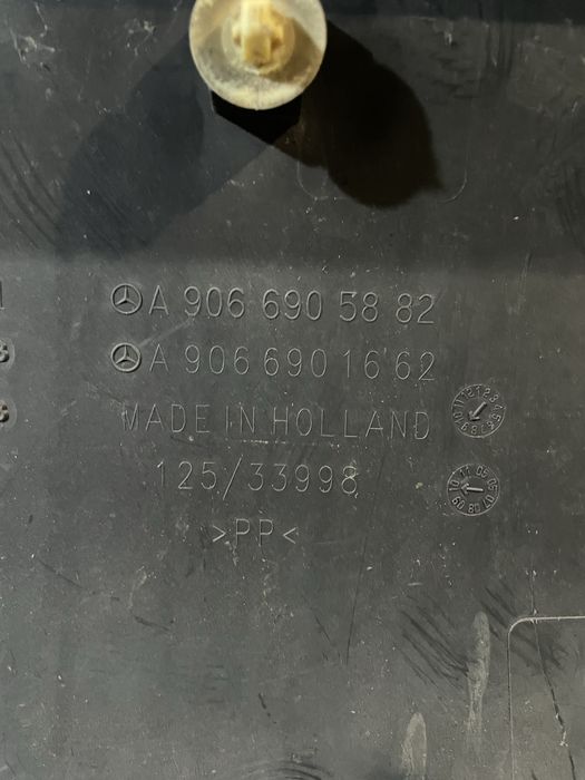 Молдінг заднього лівого крила Sprinter W906 Crafter