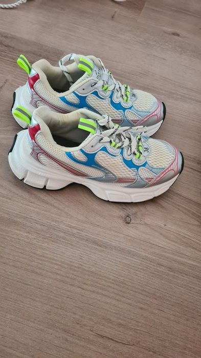Продам кроссовки 36 р