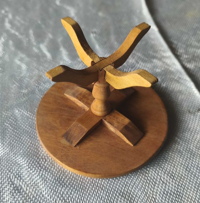 Mesa redonda casa de bonecas