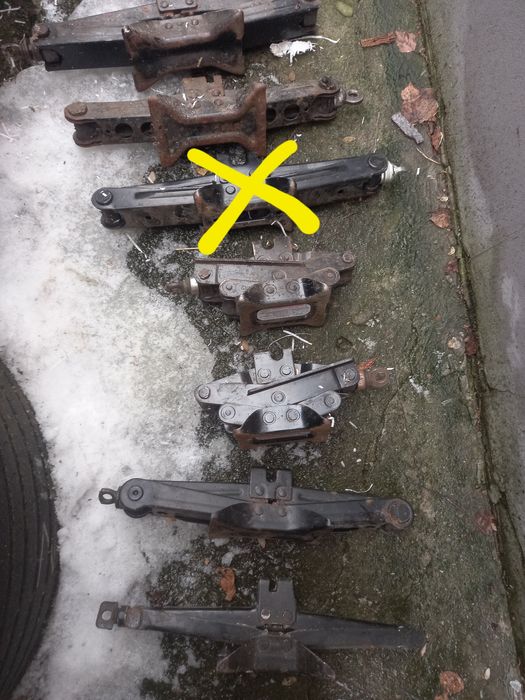 Домкрат автомобильный