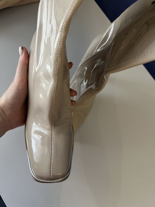 Лаковані ботильйони Zara