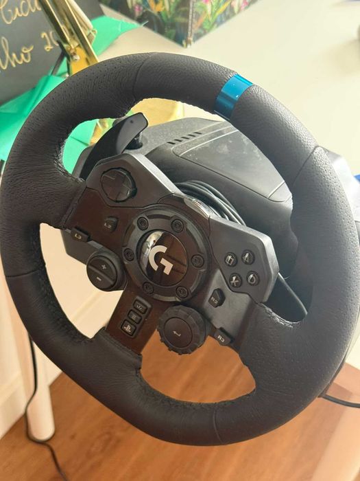 Volante + Pedais Logitech G923 — PS5 / PS4 / PC — 220 €