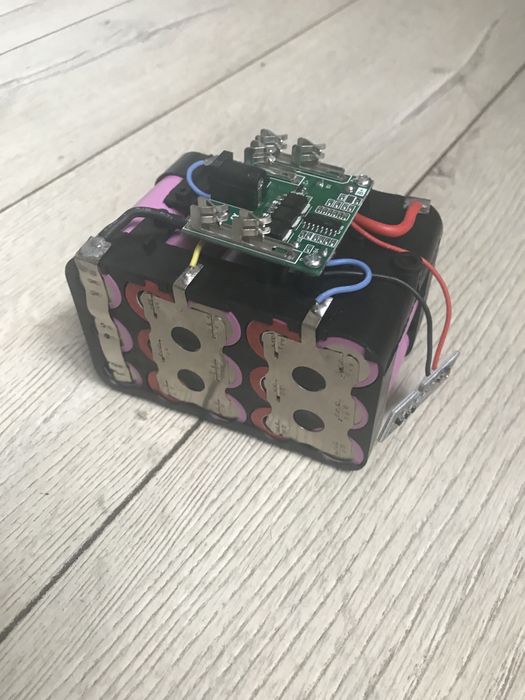 Батарея. Посадка  макіта 7.4