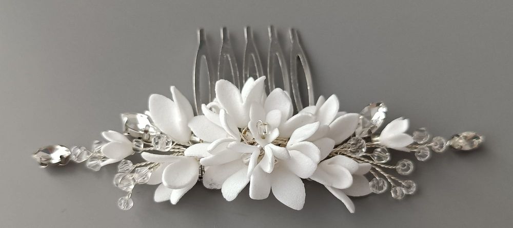 Grzebyk i kolczyki ślubne w bieli i srebrze