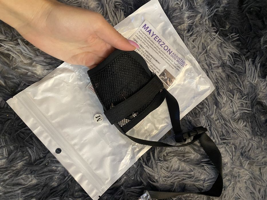 Одяг для собак , намордник