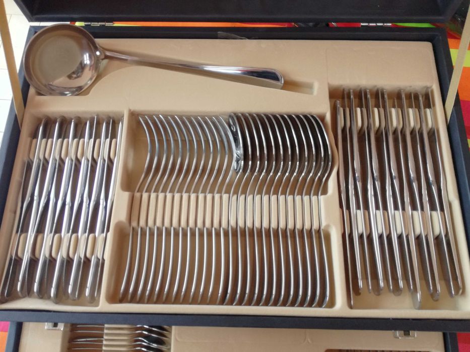 Kuito faqueiro Inox 18/10 - 130 peças
NOVO