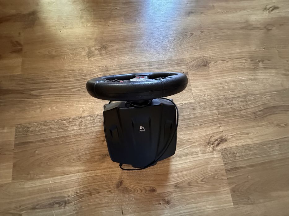 Ігровий руль Logitech