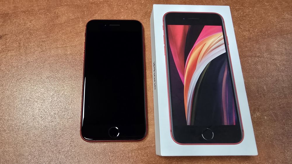 iPhone SE 2020 64GB czerwony, stan bdb