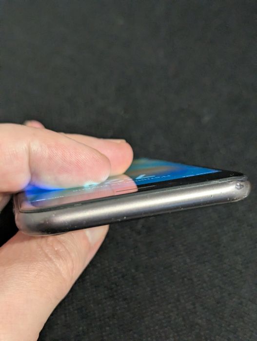 iPhone 8   64 gb  невер.