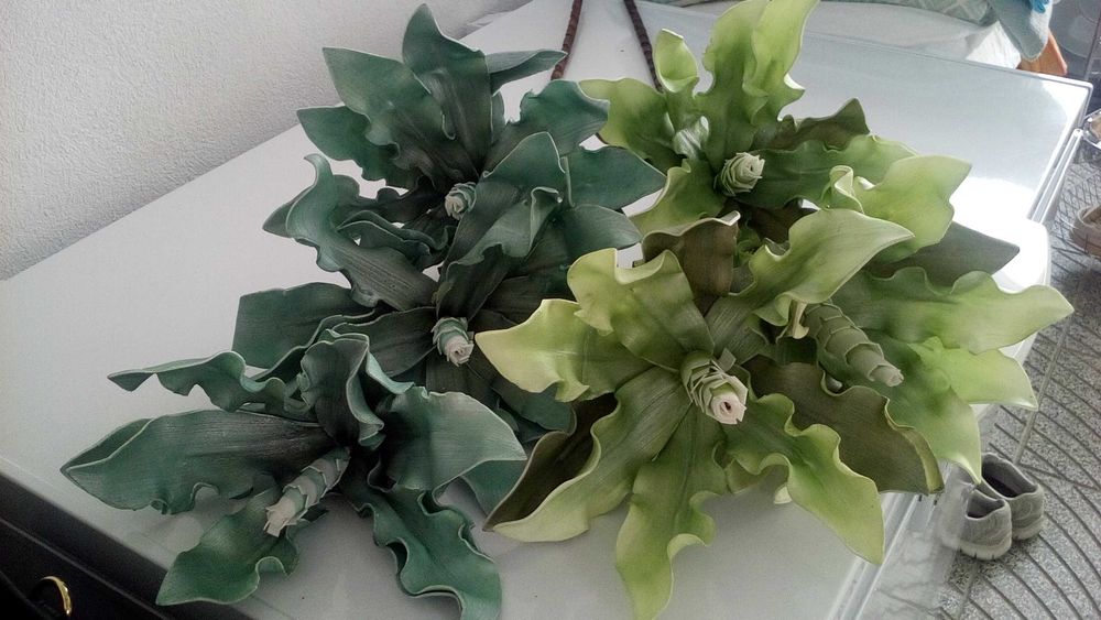 Flores decorativas, texturadas e em tecido