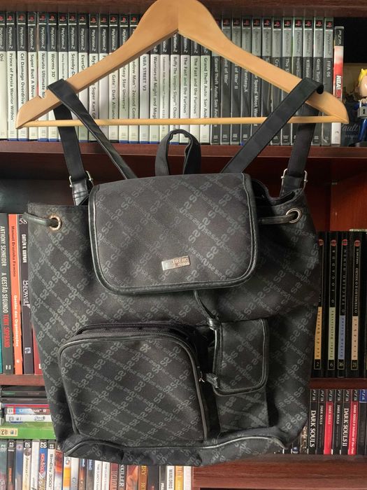 Mochila com Vários Compartimentos