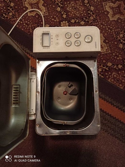 Продам хлібопечку Kenwood BM250.