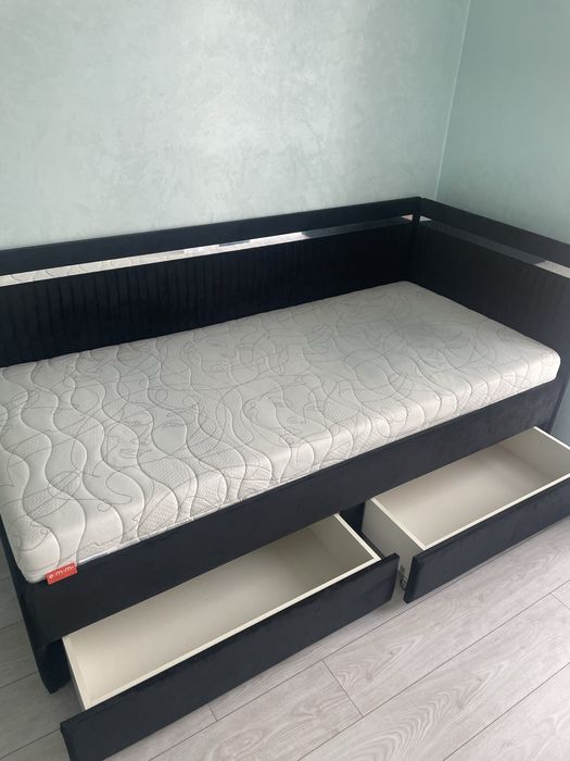 Продам кровать с матрасом