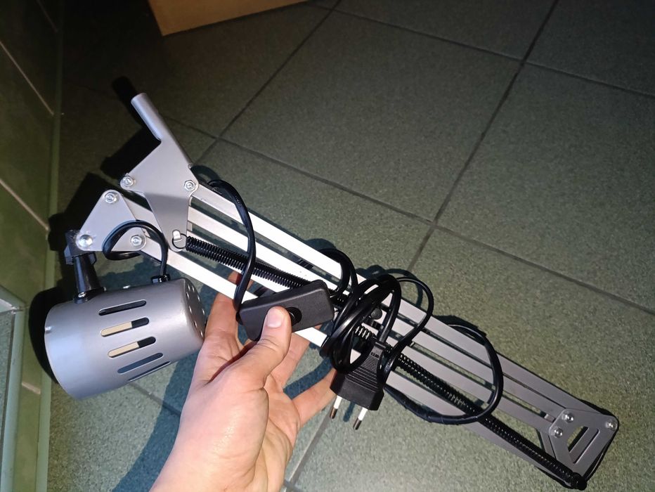 Настольная лампа на струбцине - серая IKEA