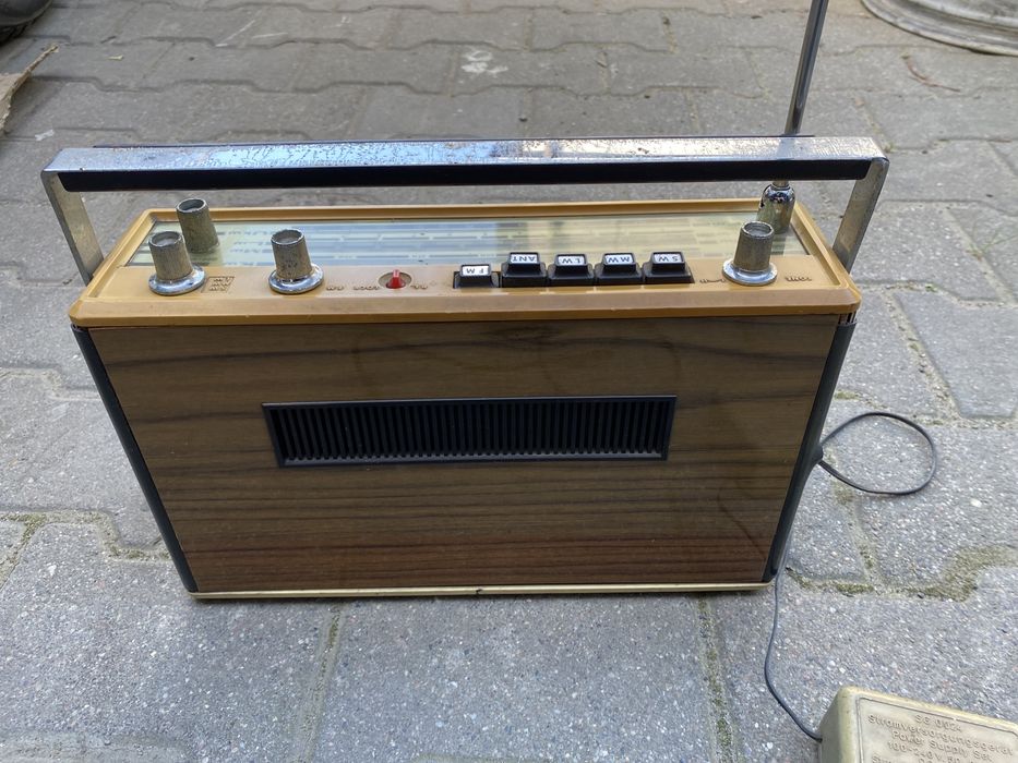 Stare zabytkowe radio Sharp PRL