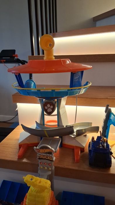 Wieże Psi Patrol i wyrzutnie Hotwheels