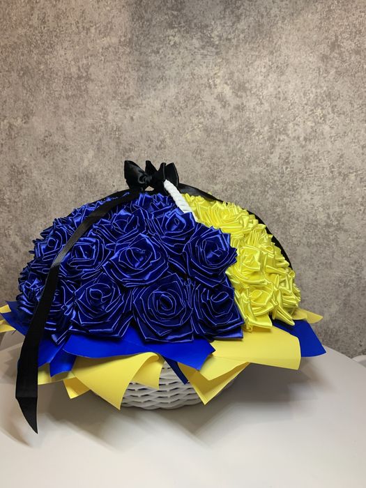 Букетик з атласної стрічки