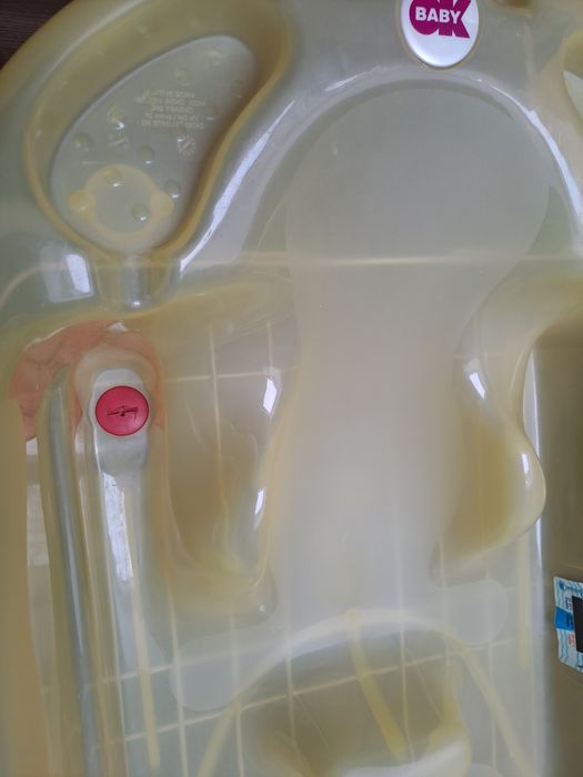 Banheira de bebé com suporte dobrável – como nova