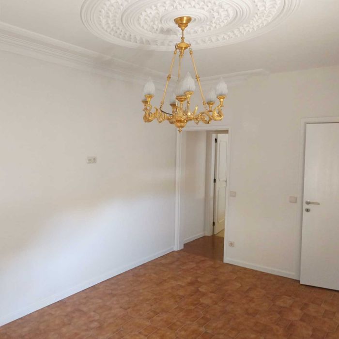 Apartamento com 1 quarto, cozinha, jardim e estacionamento