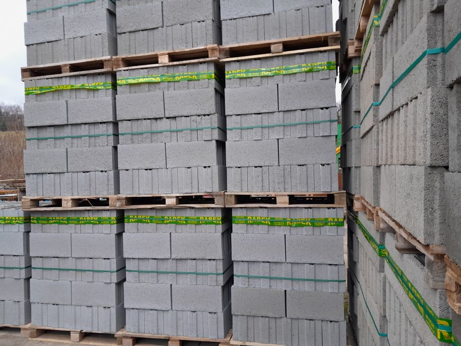 Pustaki szalunkowy  murarski bloczek betonowy  fundamentowy szolunek