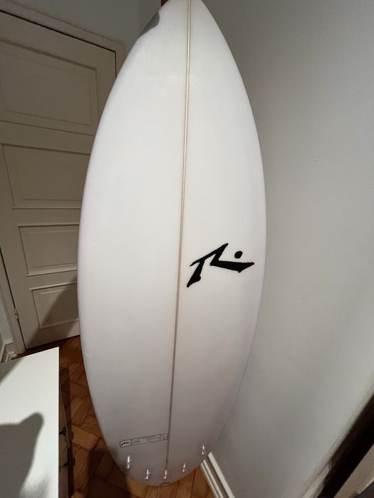 Prancha Rusty  6’0 35L - foi 5 vezes à agua