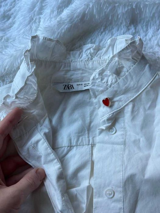 ZARA nowa biała bluzka XS-S – czerwone guziki serduszka