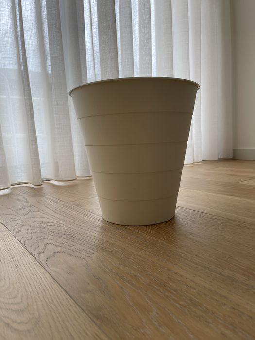 Cesto do lixo de escritório