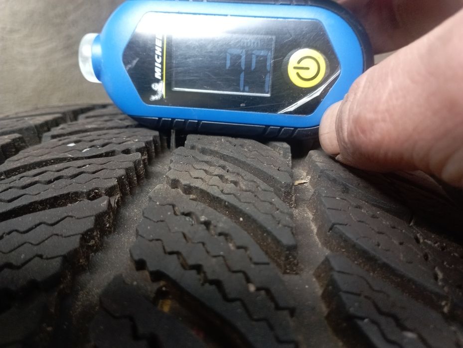 Opony zimowe 2szt 205/55R16 rok 25