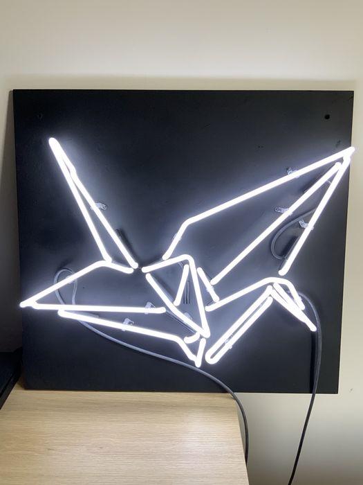 Neon gazowy żuraw origami biały