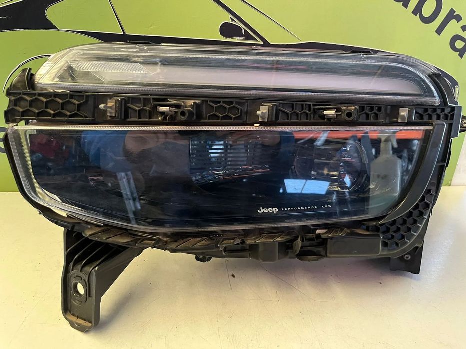 Jeep Avenger - FAROL LED ESQUERDO - FF836