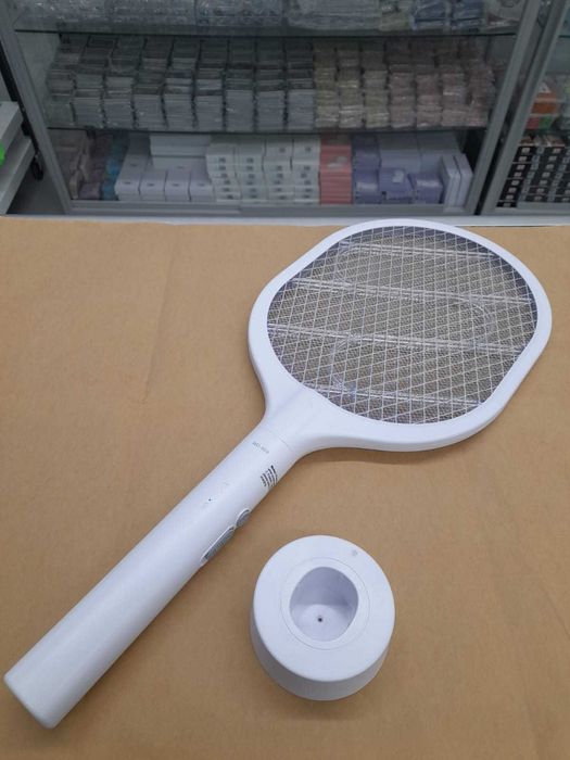 Raquete Anti-Insetos com Led de Atração