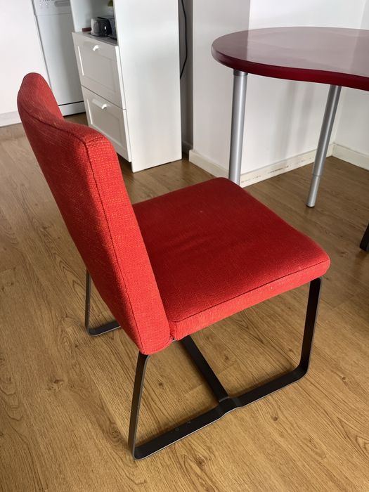 Vendo mesa com cadeiras incluídas