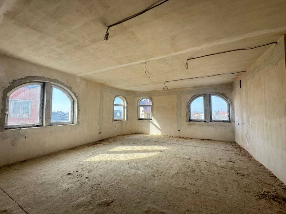 Найдешевша трійка в будинку клубного типу готова до ремонту!