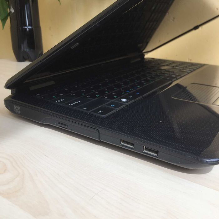 Ноутбук Asus K50AB / AMD X2 2.2GHz / 3GB / 250GB / ATI 4570 512Mb