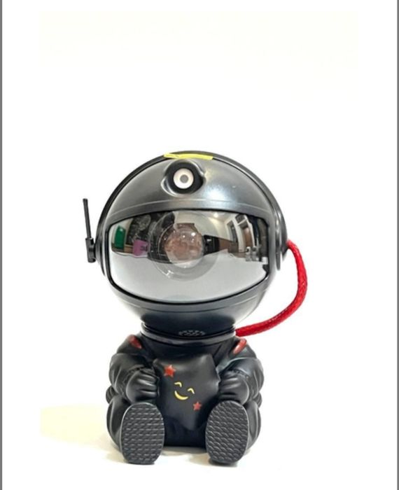 Робот-нічник , чорного кольору