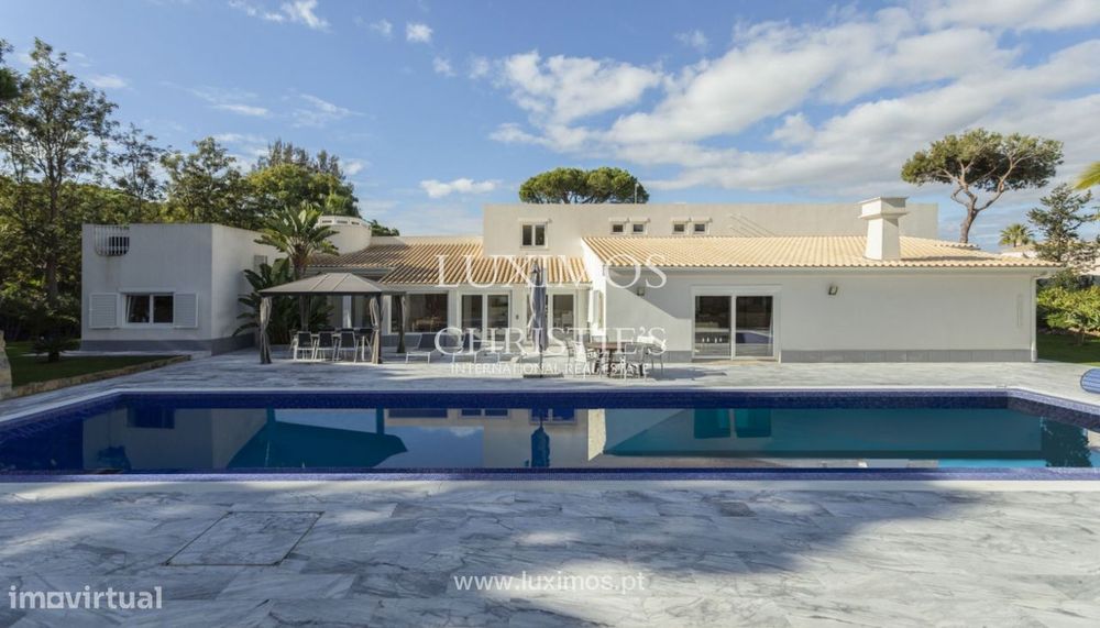 Moradia de luxo V5 com piscina, para venda em Vilamoura, Algarve